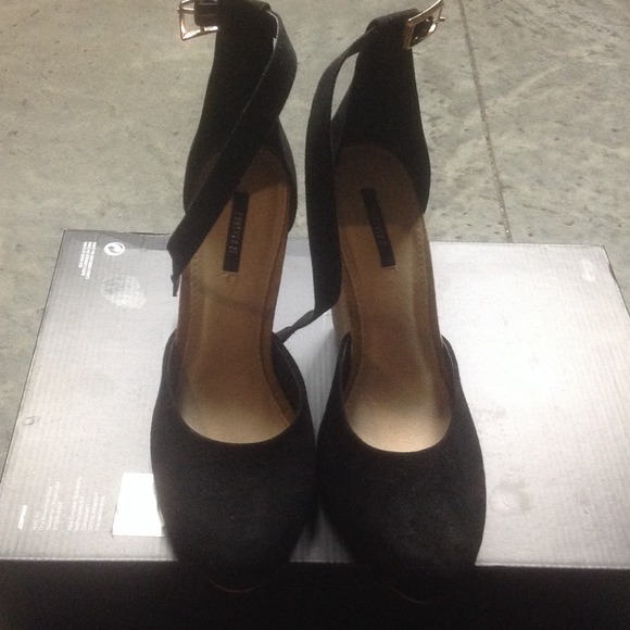 ❌❌SOLD❌❌ Forever 21 wedge shoes - Picture 2 of 3