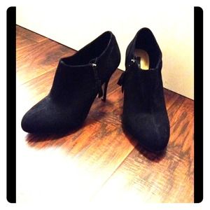 Black ankle bootie heels