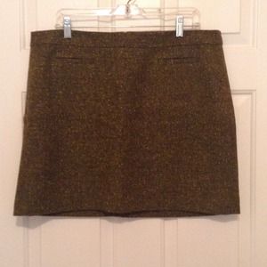 Green tweed skirt from LOFT. NWT in 14.