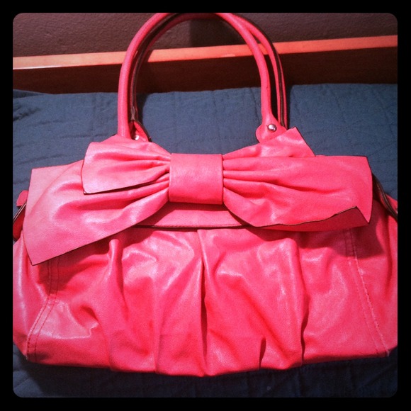 Perfect for Spring!! 🌺 Coral Bow Purse