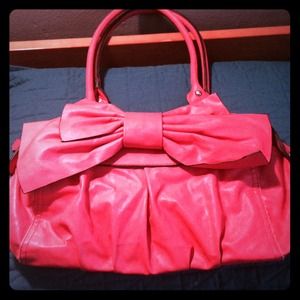 Perfect for Spring!! 🌺 Coral Bow Purse