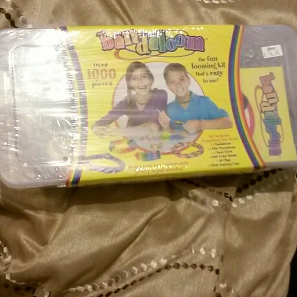 A bandaloom case with bands - Picture 1 of 2