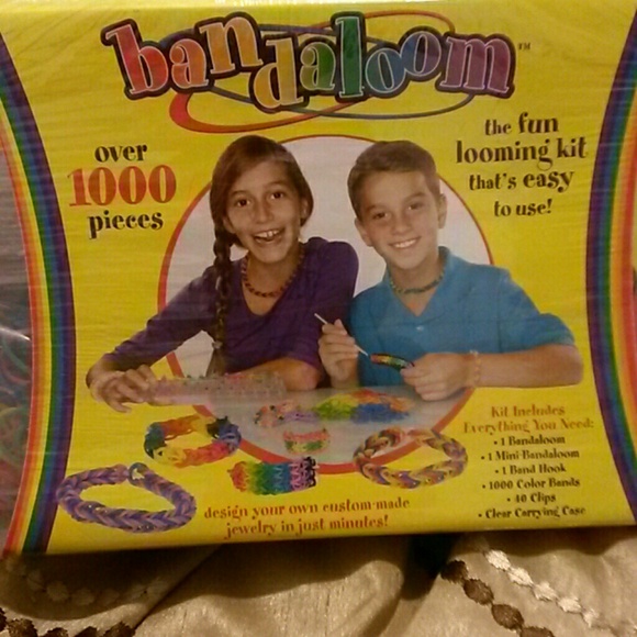 A bandaloom case with bands - Picture 2 of 2