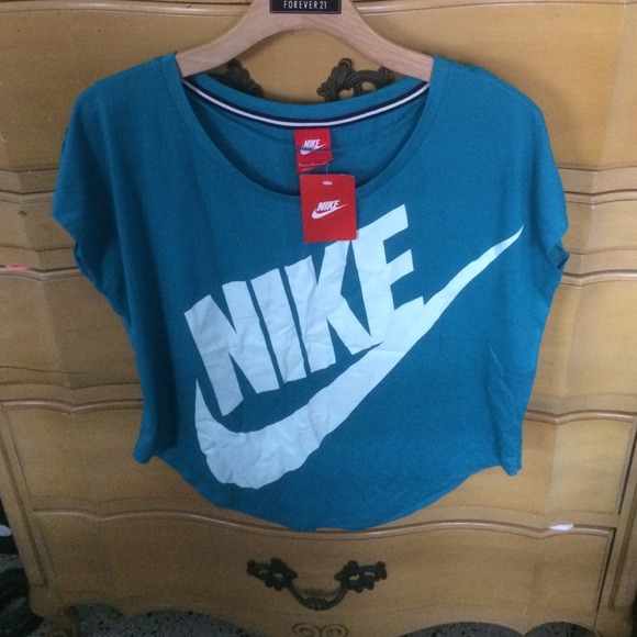 Brand new nikeshirt!