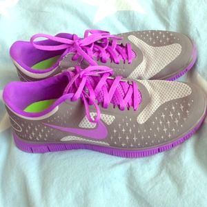 💥FLASH SALE💥Nike Free 4.0💜