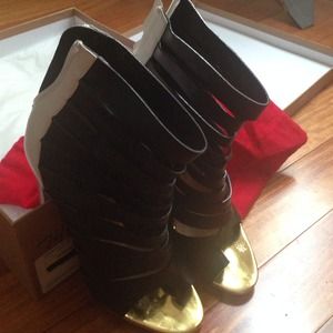 Christian Louboutin Decoupata w/ box. 🅿️🅿️⬇️