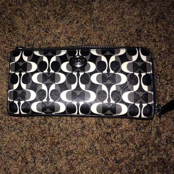 Authenticate Coach Zip Wallet