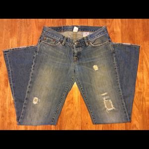 LUCKY BRAND DESTROYED JEANS