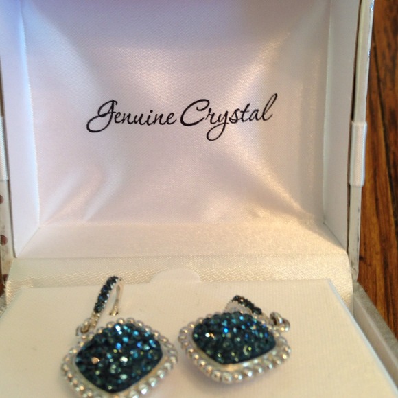 Earrings - Picture 2 of 3