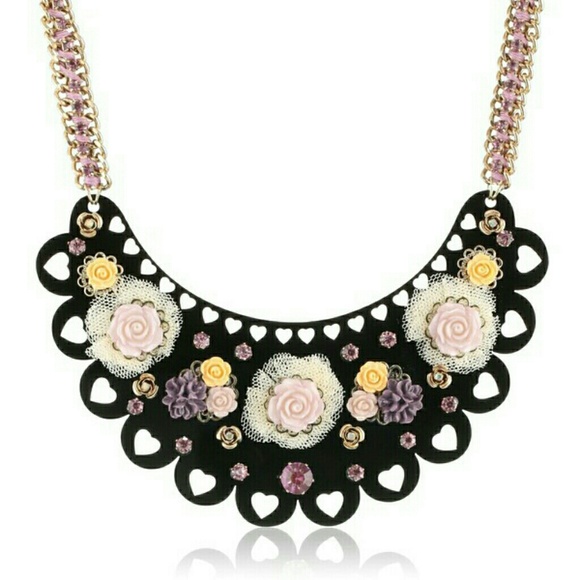 💋Smell the Betsey Johnson Roses! Bib Necklace