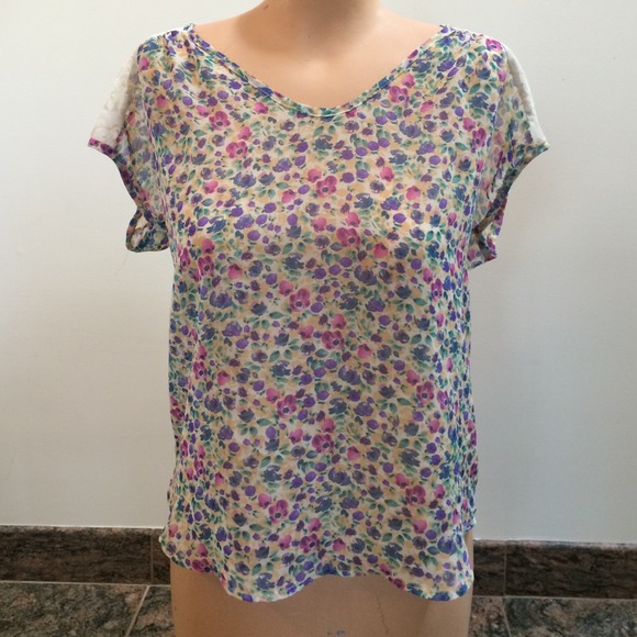 FLORAL TOP LACE BACK
