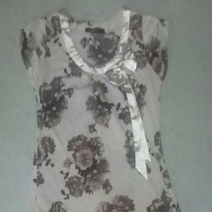 Madame shirt with a bow