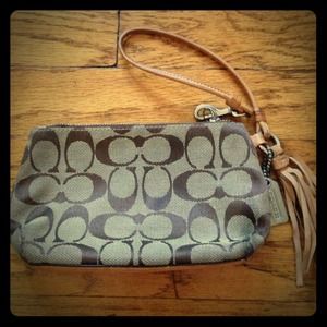 Coach wristlet: medium sized