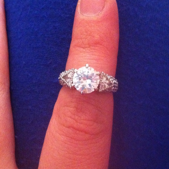 💥💥REDUCED💥💥💍💎Beautiful Avon Ring!!!💎💍