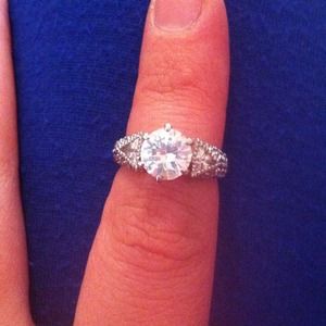 💥💥REDUCED💥💥💍💎Beautiful Avon Ring!!!💎💍