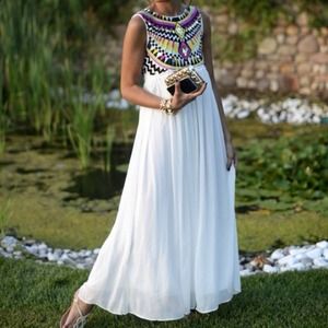 White Sleeveless Embroidery Pleated Chiffon Dress