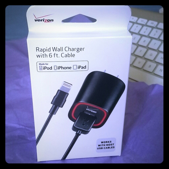 Charger for Ipod IPhone & ipad - Picture 1 of 4