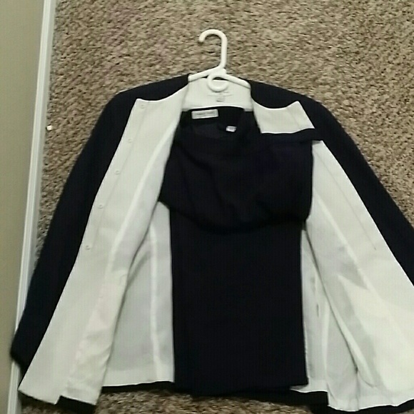 Ladies Collectibles Casual Corner 2 piece suits - Picture 3 of 3
