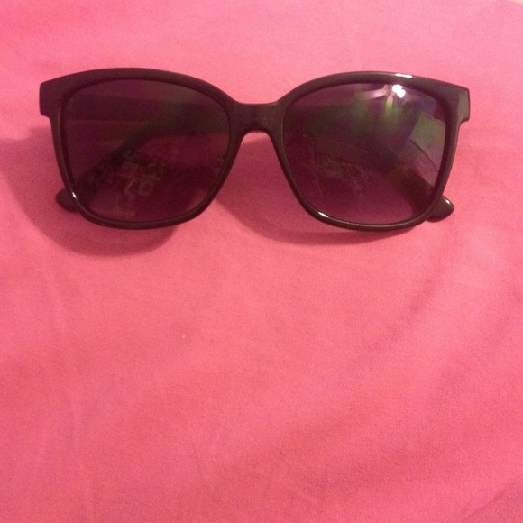 Oscar De La Renta Women's Wayfarer-Cat sunglasses.