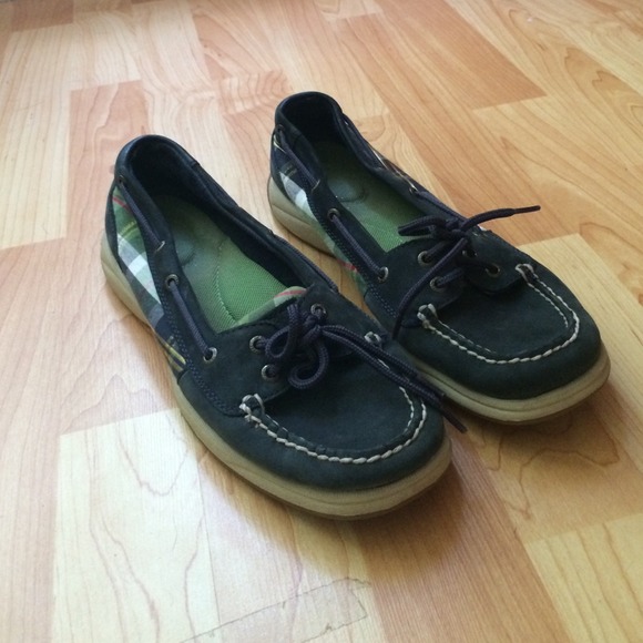 Navy blue sperrys