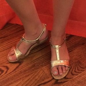Gold sandals with slight wedge - Girls' Size 3
