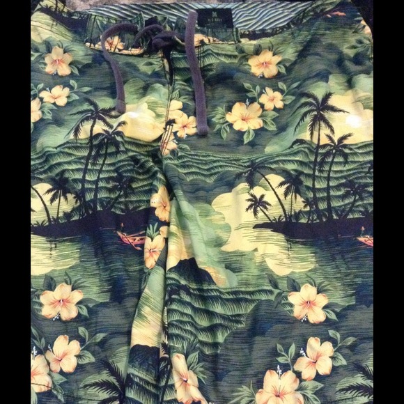 Old navy men's swim trunks