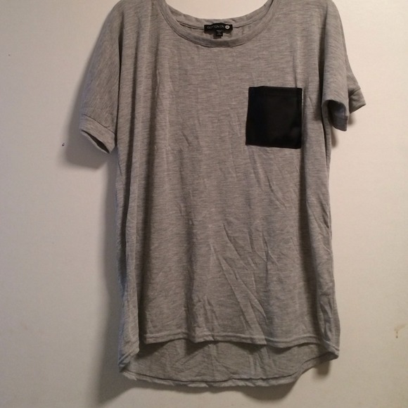 Grey t-shirt style with leather pocket