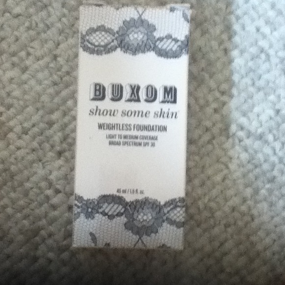 Buxom "Show some skin" Weightless Foundation