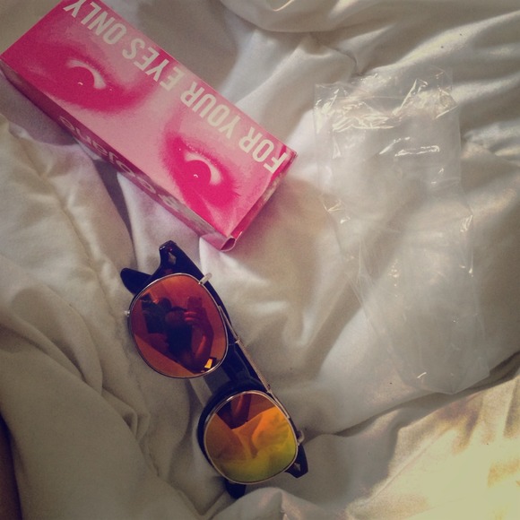 Top off sunglasses