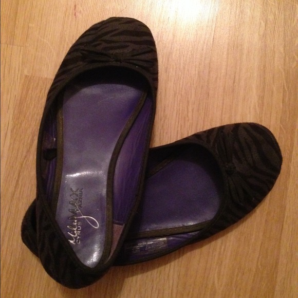 Flats - Picture 2 of 3