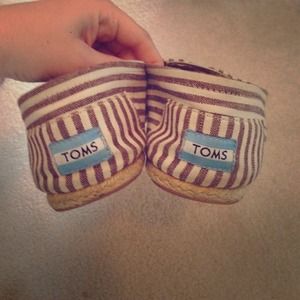 Toms