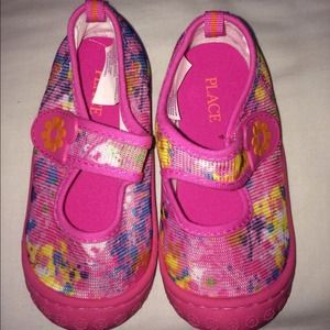 Girls Mary Janes 8/9T. Casual shoes