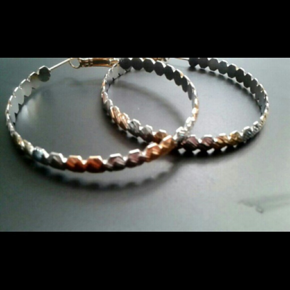 Hoop earning - Picture 2 of 4