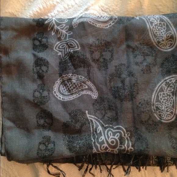 Scarf ๐ - Picture 3 of 3