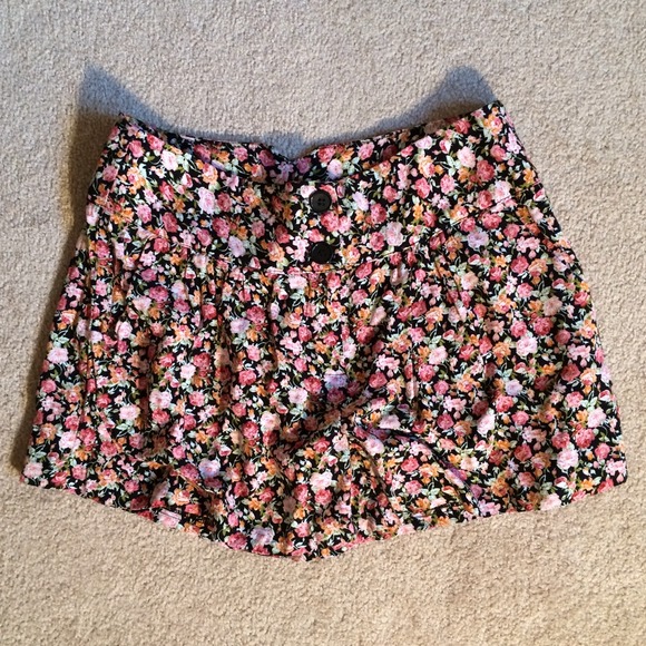 Pants - High Waisted Floral Shorts