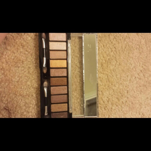 Hard Candy eye shadowpalette - Picture 2 of 3