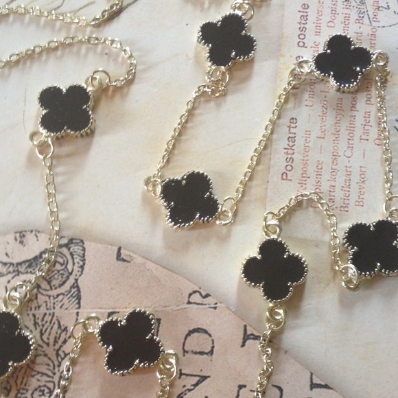 Jewelry - IN STOCK!  NWT Long Black Clover Necklace