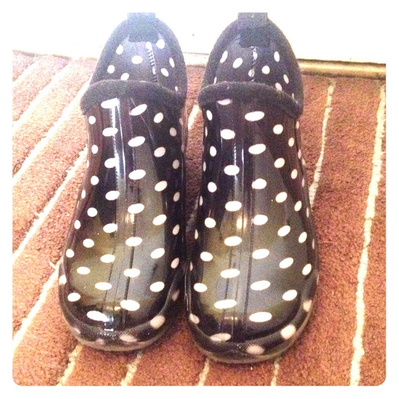 black polka dot rain shoes