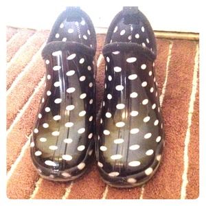 black polka dot rain shoes