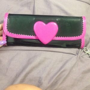 Betsey johnson heart clutch