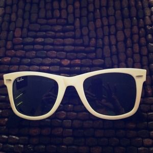 👓Original wayfarer white and black Ray-Bans👓