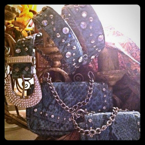 SALE A Gypsy's Crystal Belt. With Attached Purses. - Picture 3 of 4