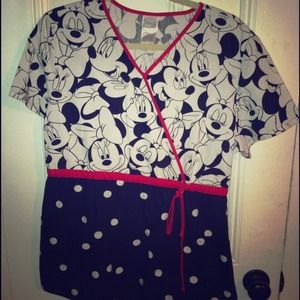 Disney Minnie Mouse scrub top