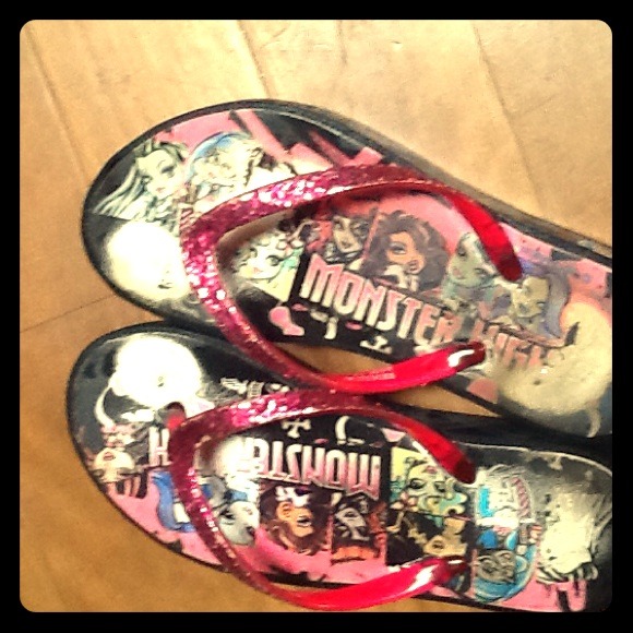 Monster high flip flops