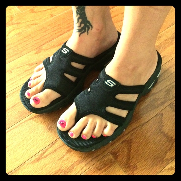 Sketchers sandals