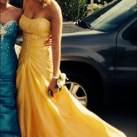 Prom/ homecoming dress - Picture 2 of 4