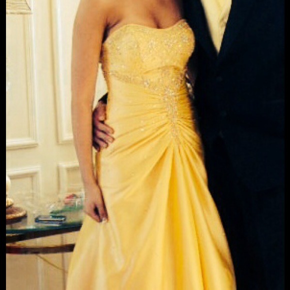 Prom/ homecoming dress - Picture 3 of 4