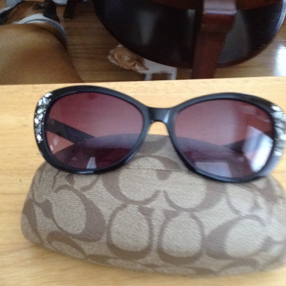 Coach sunglasses black very nice perfect on