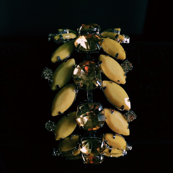 Ann Taylor/Loft Stunning Bracelet!