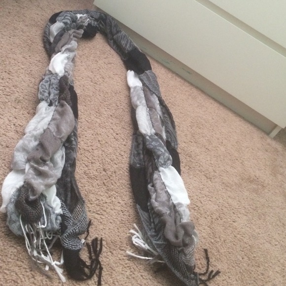 Black and White Checkered Scarf